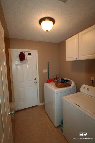 9651 Hampshire Court Mobile, AL 36695 - Photo 18 of 21 Laundry room