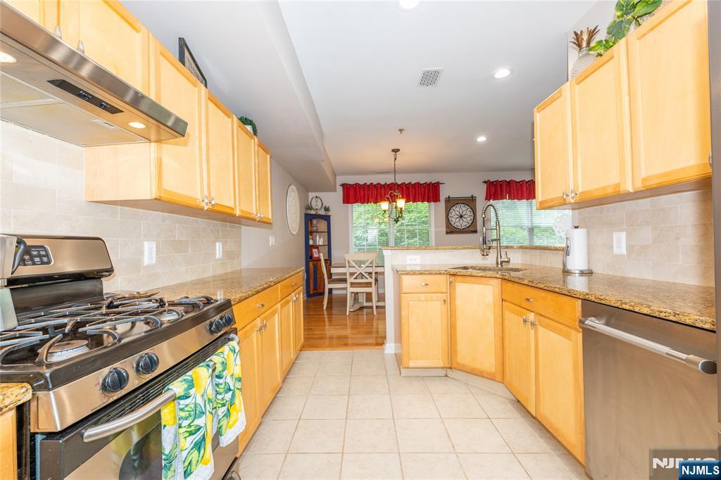 30-08 Federal Hill Road, Unit 8 Pompton Lakes, NJ 07442 - Photo 21 of 34