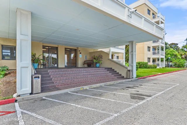 $359,900 | 1130 Beach Boulevard, Unit 404, Biloxi, MS 39530