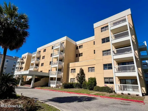 $348,500 | 1130 Beach Boulevard, Unit 404, Biloxi, MS 39530