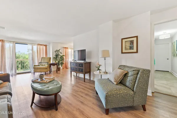 $348,500 | 1130 Beach Boulevard, Unit 404, Biloxi, MS 39530