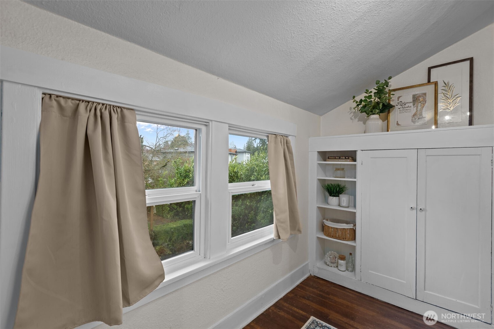 7030 Beverly Boulevard Everett, WA 98203 - Photo 20 of 37 a view of an entryway with wooden floor and door
