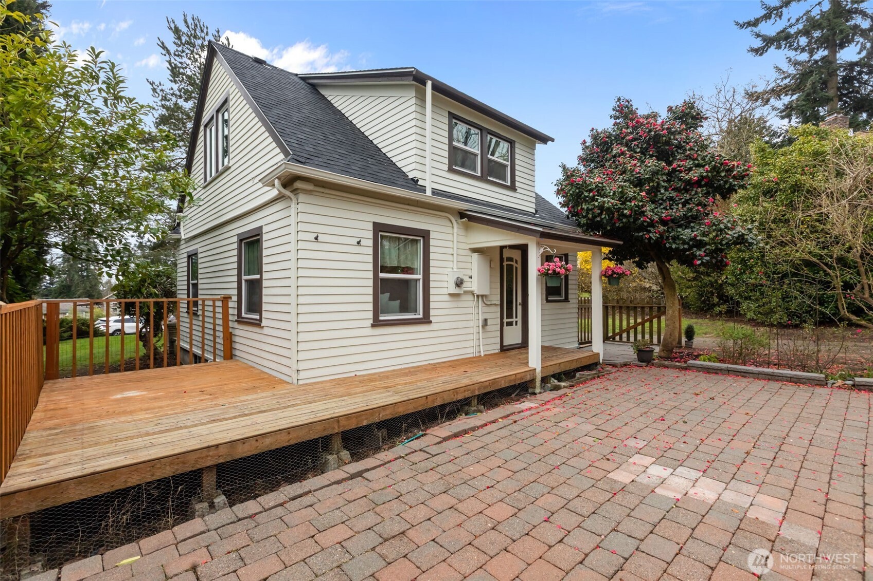 7030 Beverly Boulevard Everett, WA 98203 - Photo 28 of 37 a backyard of a house with barbeque oven table and chairs