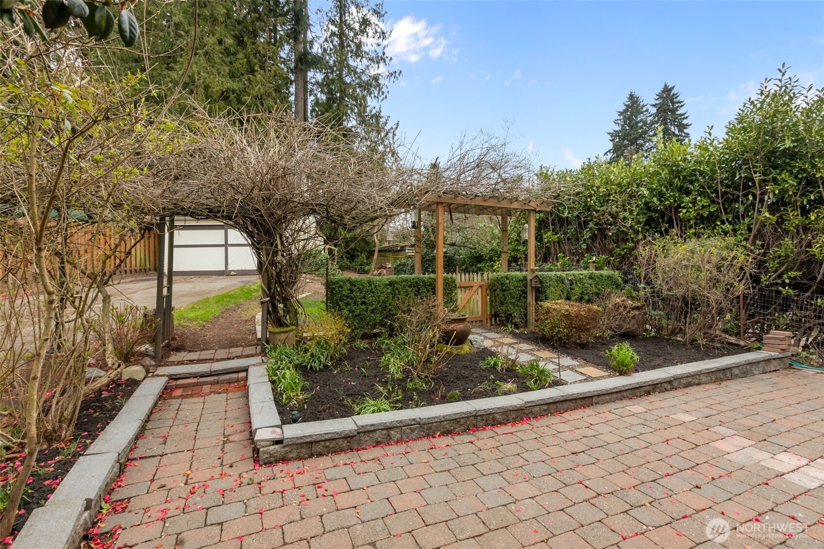 7030 Beverly Boulevard Everett, WA 98203 - Photo 31 of 37 a view of a garden