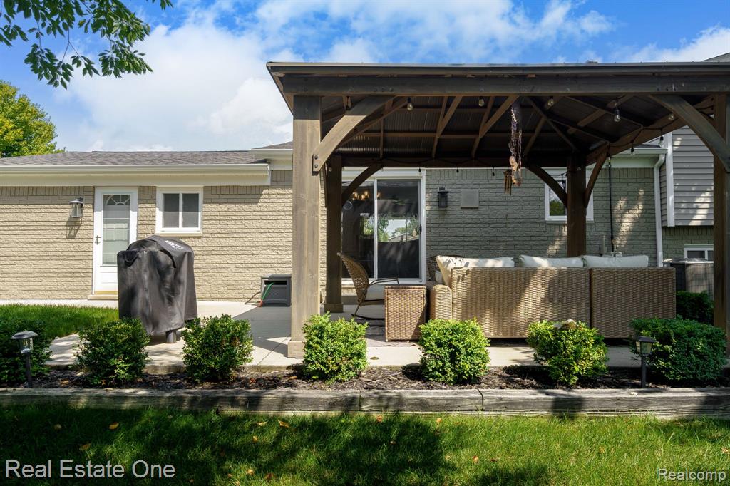 9545 Crown Ridge Road White Lake, MI 48386 - Photo 8 of 40 Gallery Image 8
