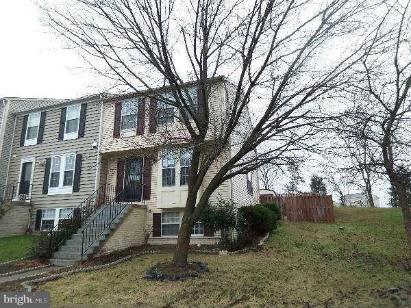 525 Ridgefield Avenue Stephens City, VA 22655 - Photo 2 of 26 a view of a yard in front of a house