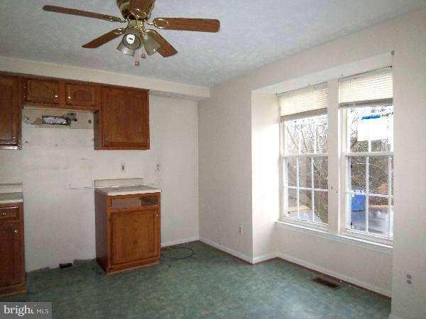 525 Ridgefield Avenue Stephens City, VA 22655 - Photo 20 of 26 an empty room with windows and fan