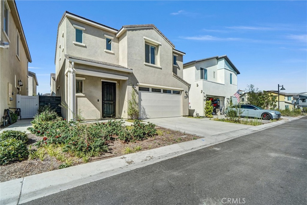653 Longhorn Way Rancho Mission Viejo, CA 92694 - Photo 2 of 30 a front view of a house with a yard and garage