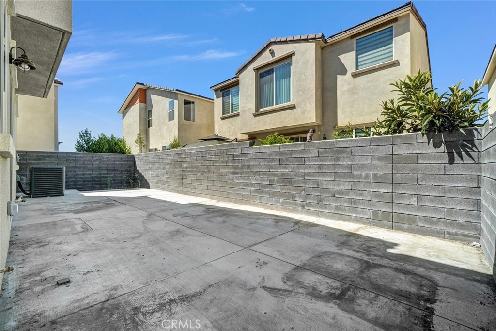 653 Longhorn Way Rancho Mission Viejo, CA 92694 - Photo 28 of 30 a front view of a house with a yard