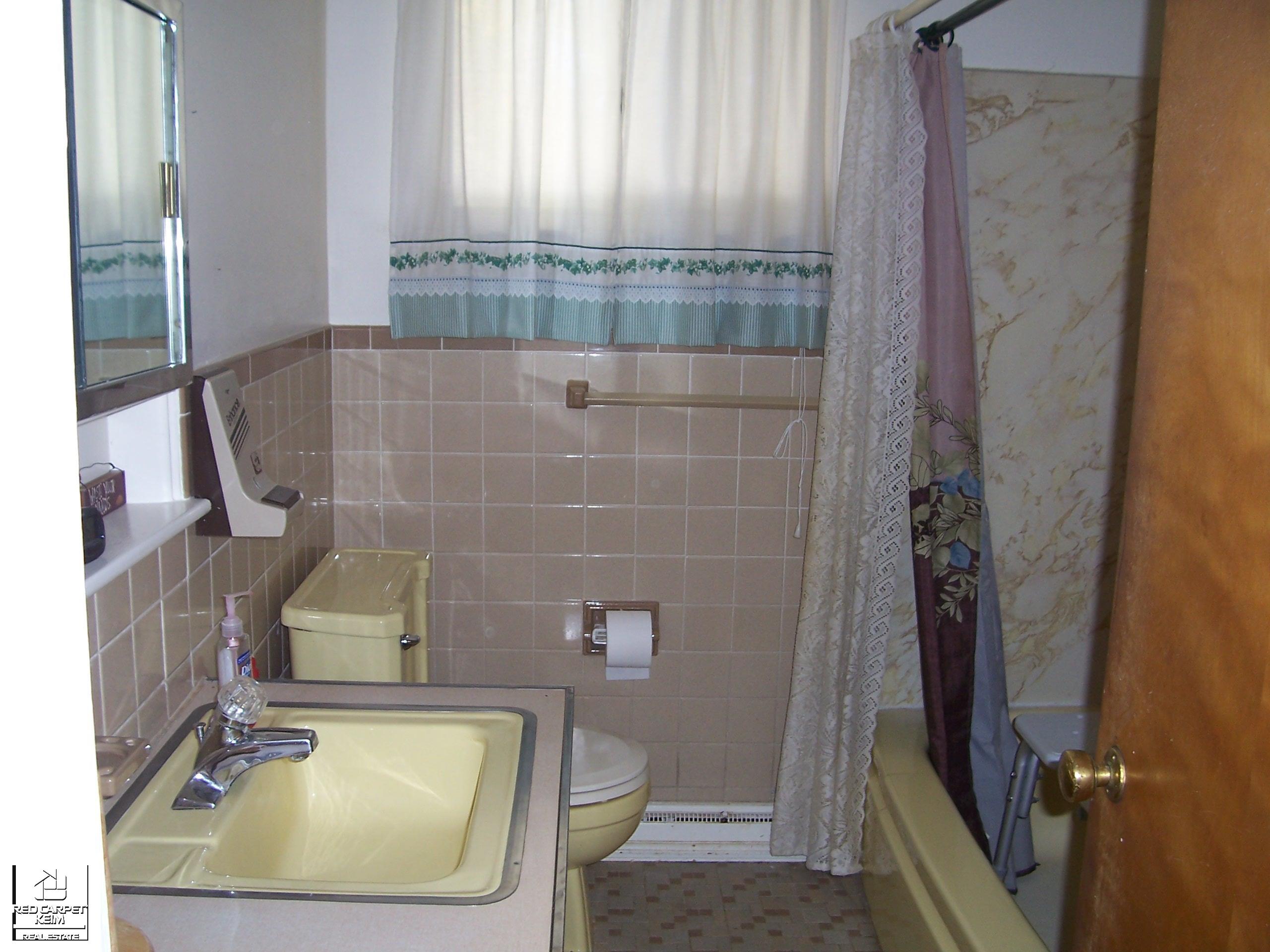 127 East River Road Flushing, MI 48433 - Photo 14 of 20
