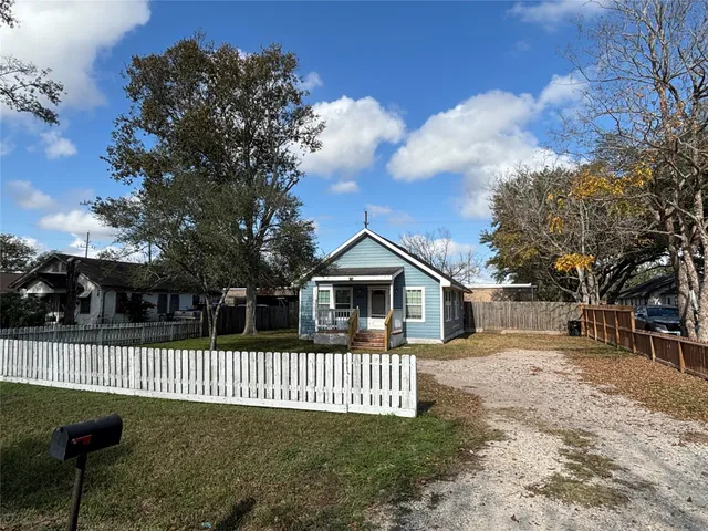 $1,500 | 5424 4th Street, Katy, TX 77493