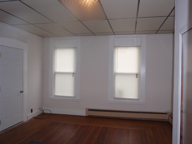 91 Crescent Street Rutland, VT 05701 - Photo 5 of 30