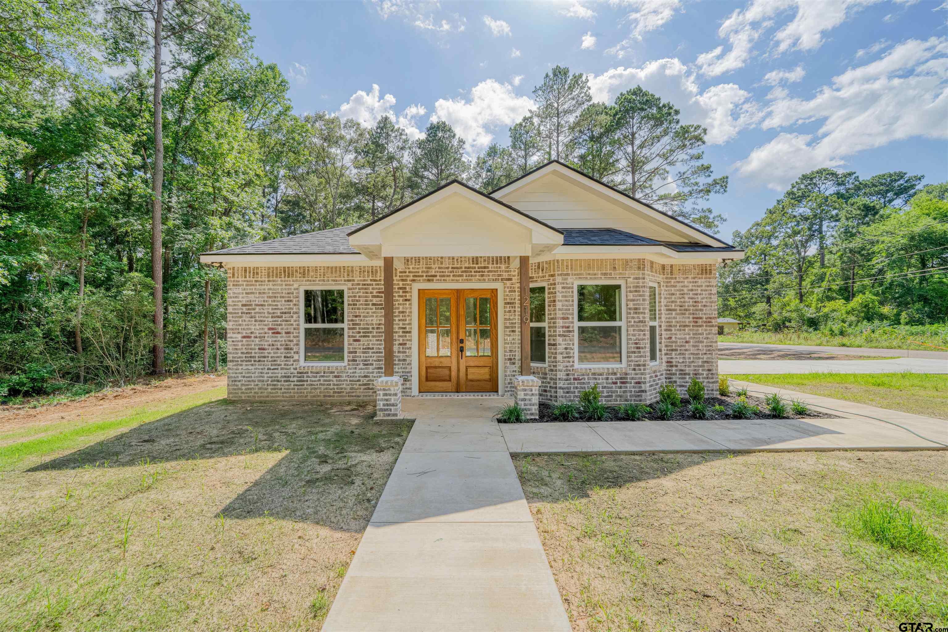 1219 Cherokee Street Longview, TX 75604 - Photo 2 of 44