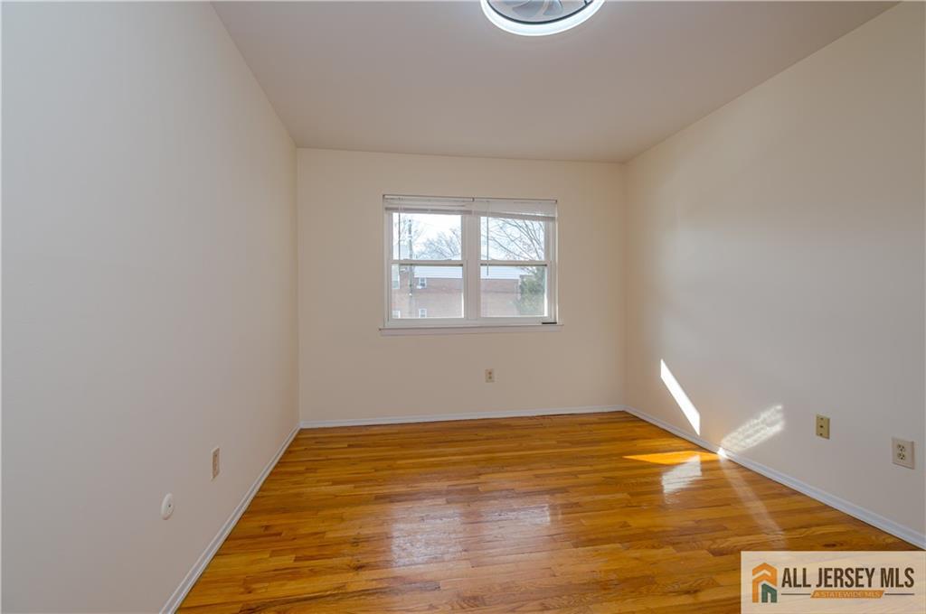 161 Evergreen Road, Unit 12B Edison, NJ 08837 - Photo 14 of 19 a room with a window