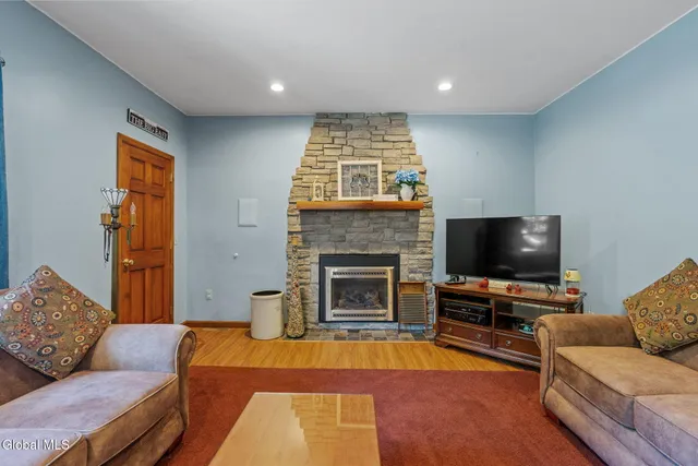 $550,000 | 6 Wayto Lane, Clifton Park, NY 12019