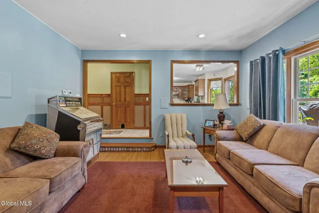 $550,000 | 6 Wayto Lane, Clifton Park, NY 12019