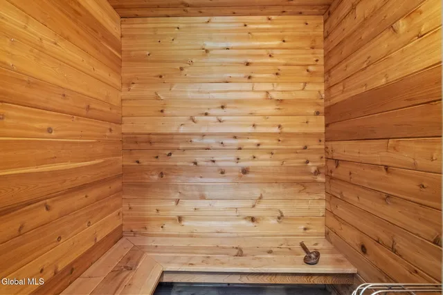 $550,000 | 6 Wayto Lane, Clifton Park, NY 12019