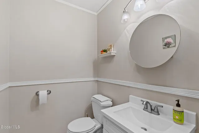 $550,000 | 6 Wayto Lane, Clifton Park, NY 12019