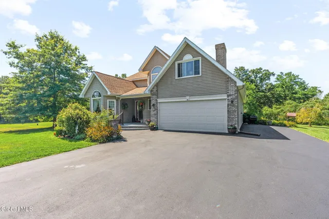 $550,000 | 6 Wayto Lane, Clifton Park, NY 12019