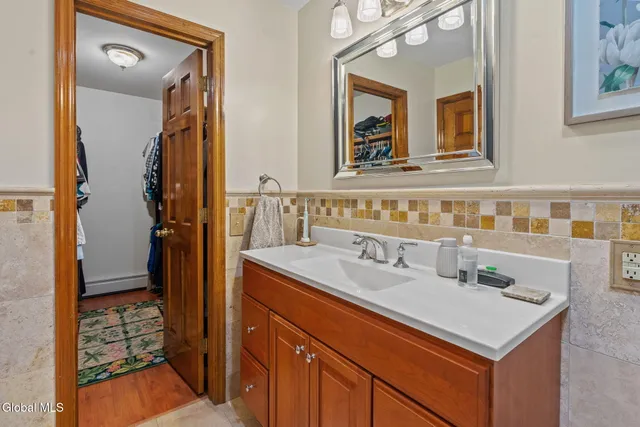 $550,000 | 6 Wayto Lane, Clifton Park, NY 12019