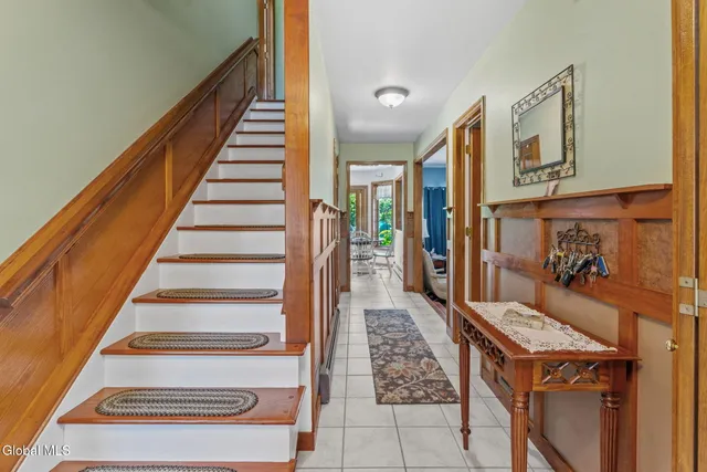 $550,000 | 6 Wayto Lane, Clifton Park, NY 12019