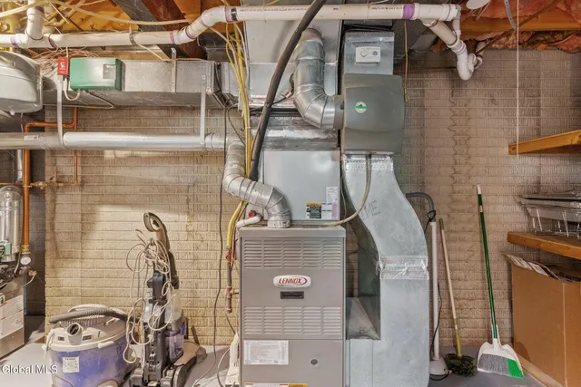 $550,000 | 6 Wayto Lane, Clifton Park, NY 12019