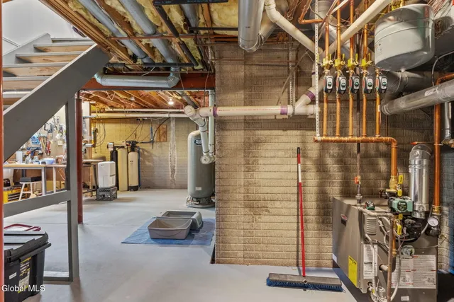 $550,000 | 6 Wayto Lane, Clifton Park, NY 12019