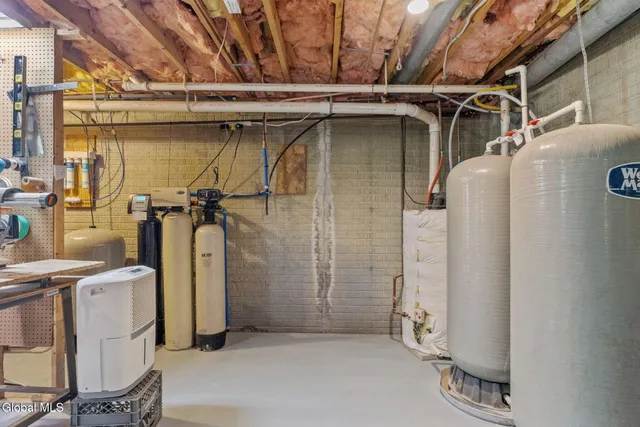 $550,000 | 6 Wayto Lane, Clifton Park, NY 12019