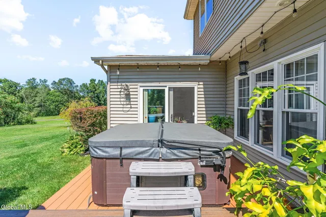 $550,000 | 6 Wayto Lane, Clifton Park, NY 12019