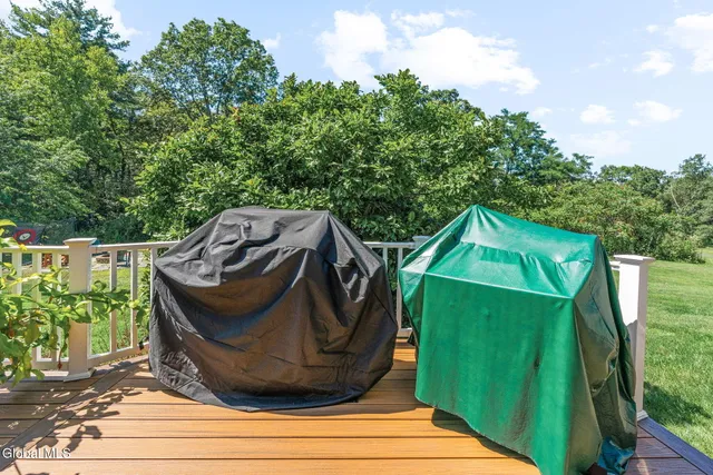 $550,000 | 6 Wayto Lane, Clifton Park, NY 12019