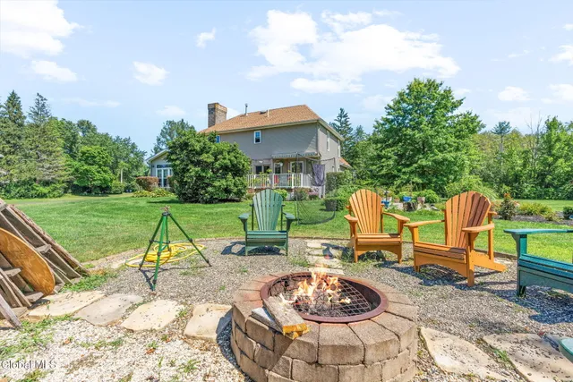 $550,000 | 6 Wayto Lane, Clifton Park, NY 12019