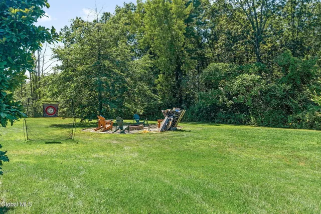 $550,000 | 6 Wayto Lane, Clifton Park, NY 12019