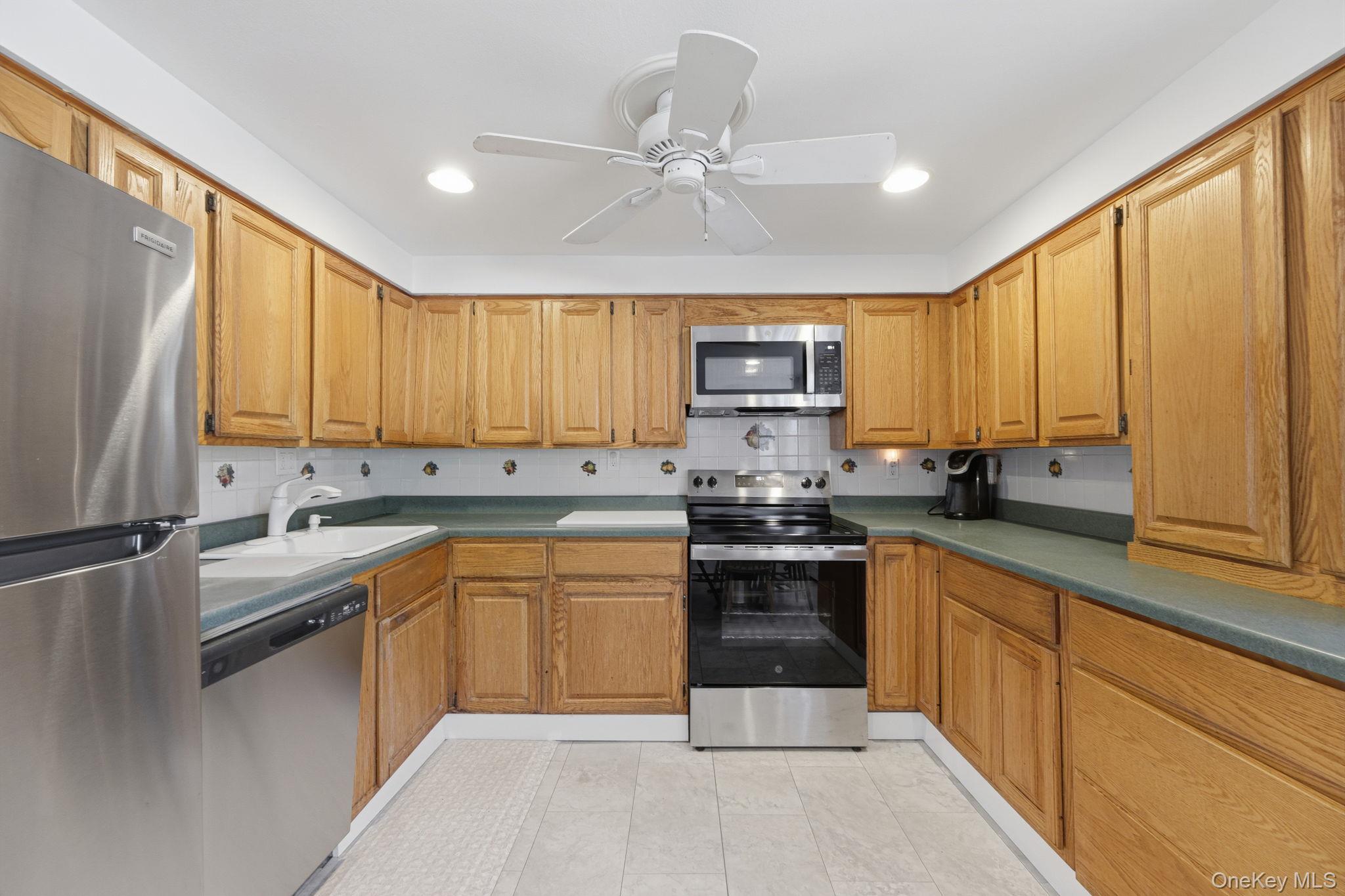 454 Hawkins Road Selden, NY 11784 - Photo 11 of 37