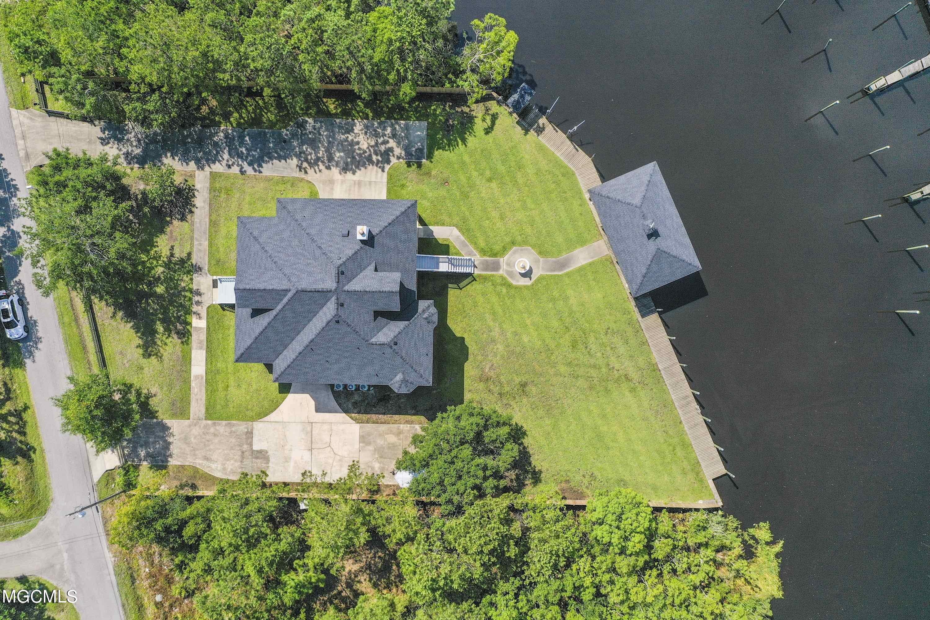 321 Garden Road Bay St. Louis, MS 39520 - Photo 14 of 66 063