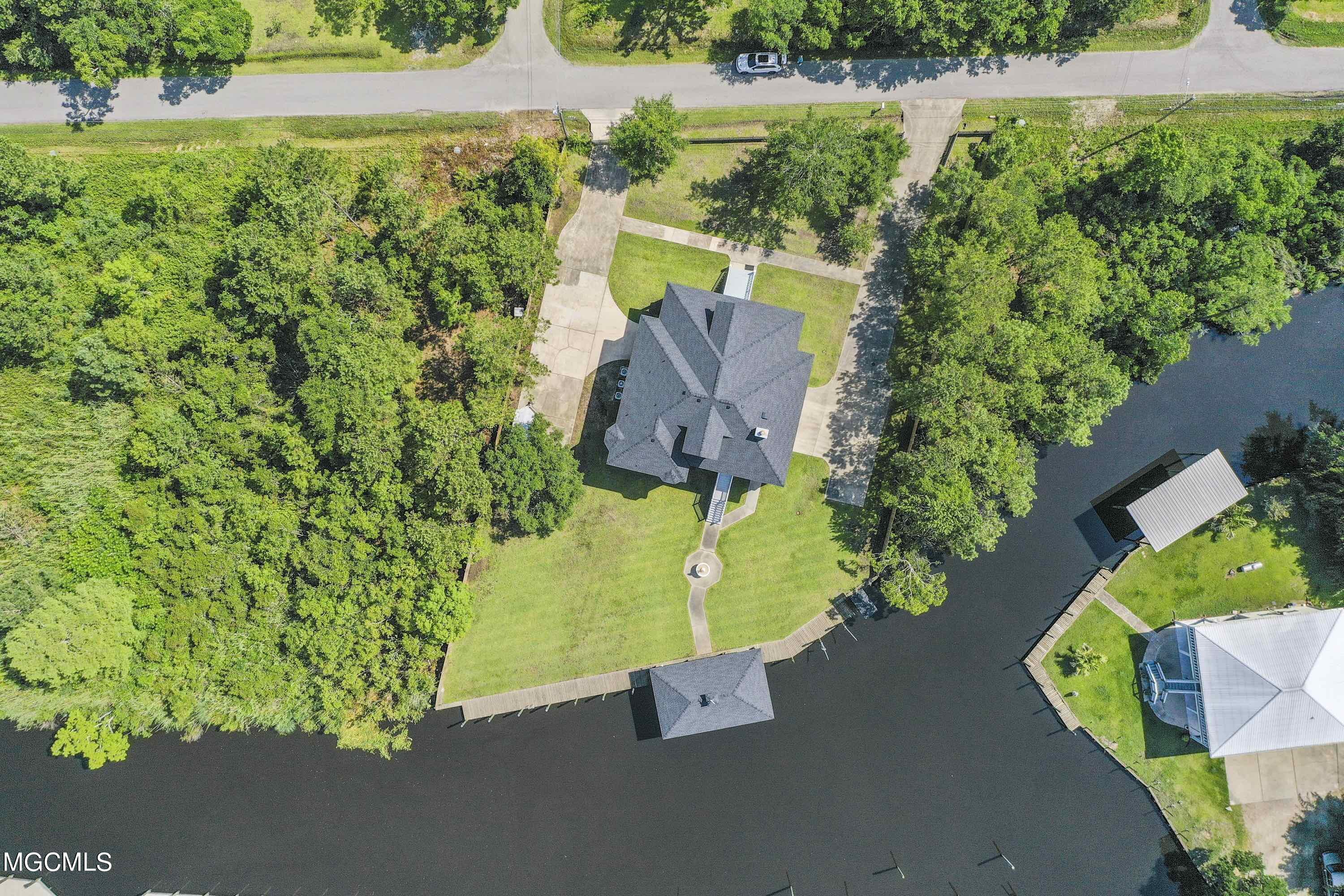321 Garden Road Bay St. Louis, MS 39520 - Photo 15 of 66 064