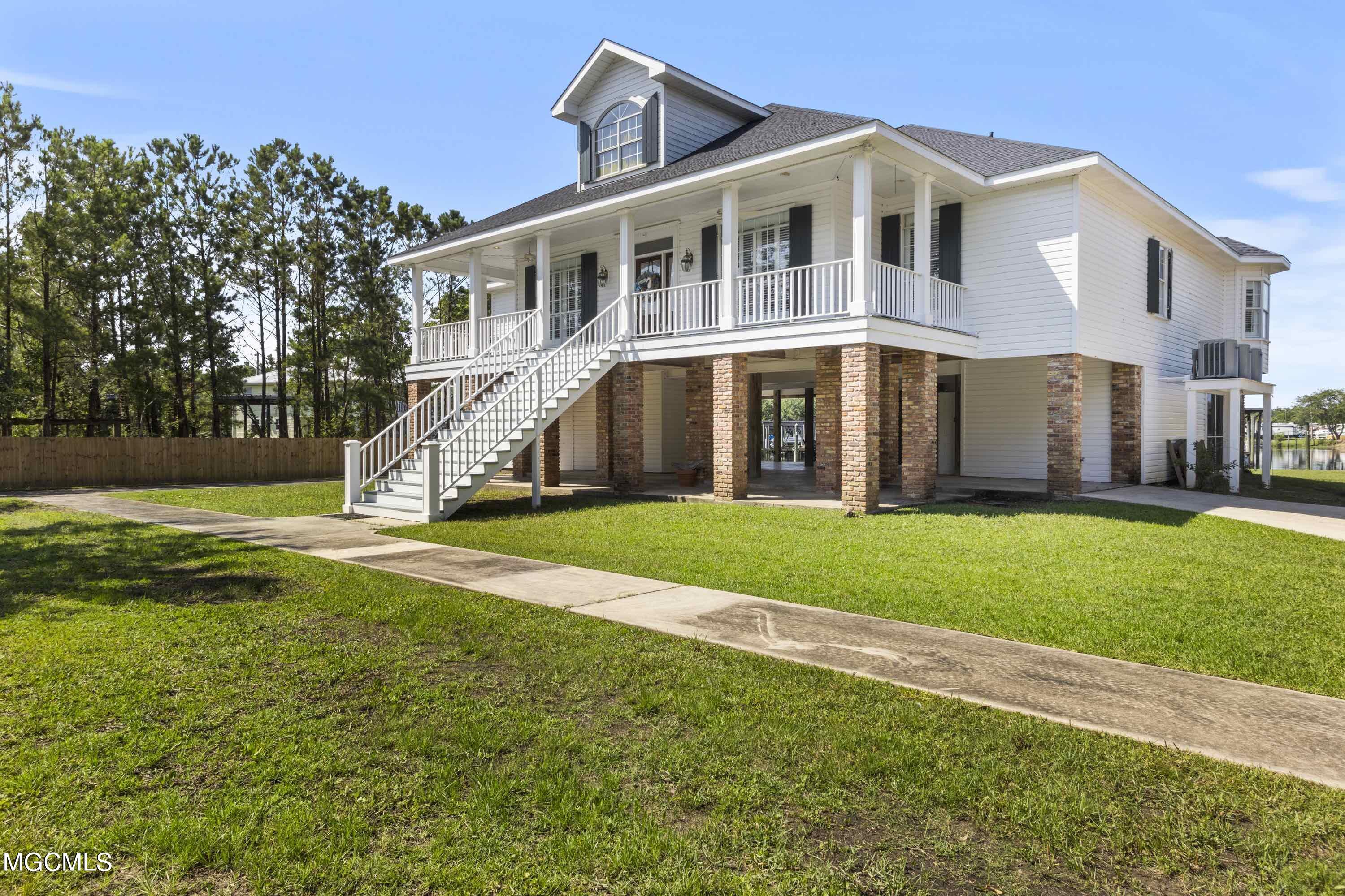 321 Garden Road Bay St. Louis, MS 39520 - Photo 2 of 66 005