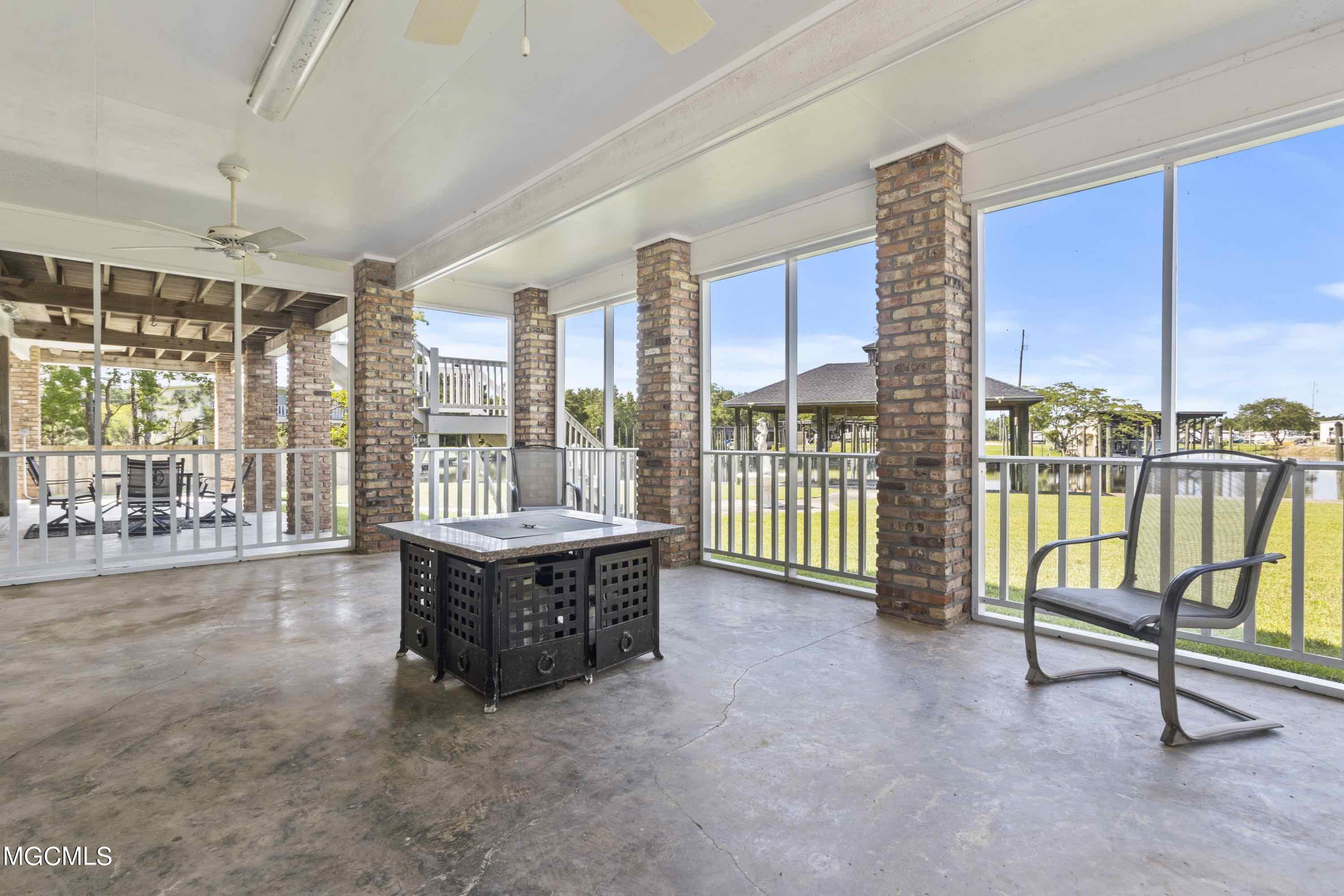 321 Garden Road Bay St. Louis, MS 39520 - Photo 53 of 66 048