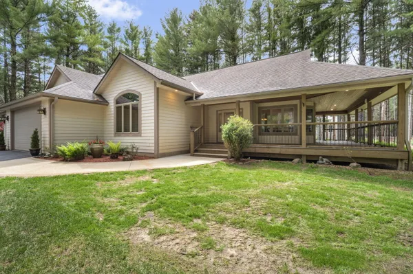 $565,000 | 7855 Indian Lore Road, Unit 20, Farmington, WI 53090