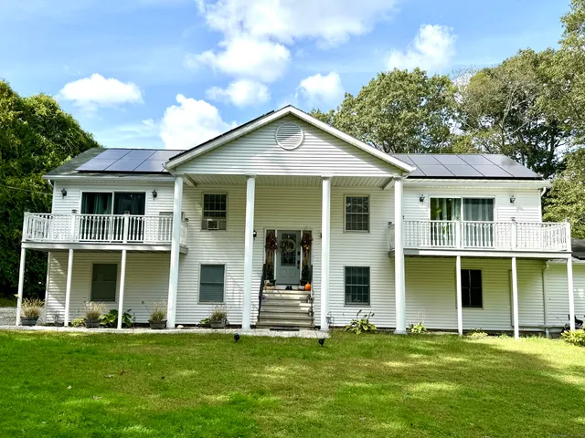 $599,900 | 33 D Laurel Point Drive, Montville, CT 06370