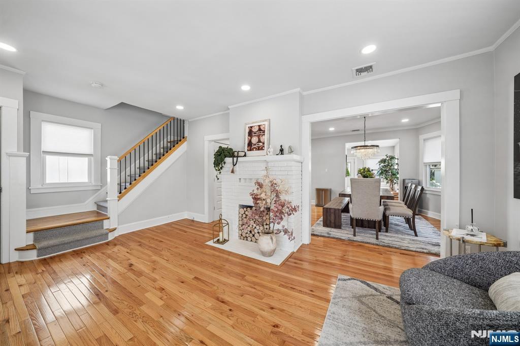 27 Otsego Road Verona, NJ 07044 - Photo 5 of 40