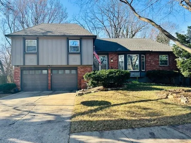 $340,000 | 6724 Mackey Street, Overland Park, KS 66204