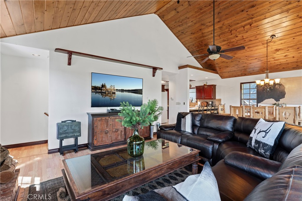 221 Grizzly Road Lake Arrowhead, CA 92352 - Photo 7 of 20 a living room with furniture