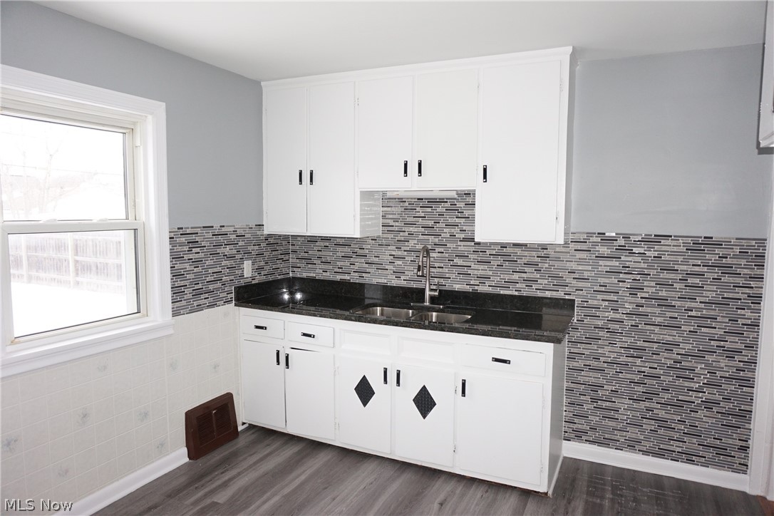 3802 Highland Road Cleveland, OH 44111 - Photo 3 of 24