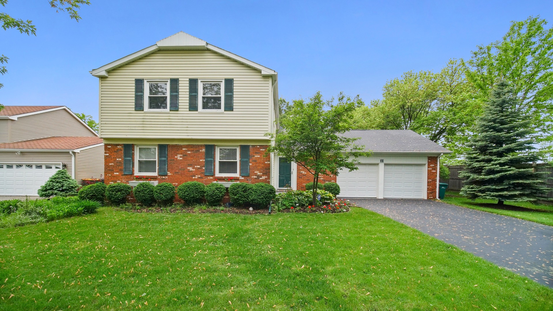 30 Timber Hill Road Buffalo Grove, IL 60089 - Photo 1 of 23 a front view of a house with garden
