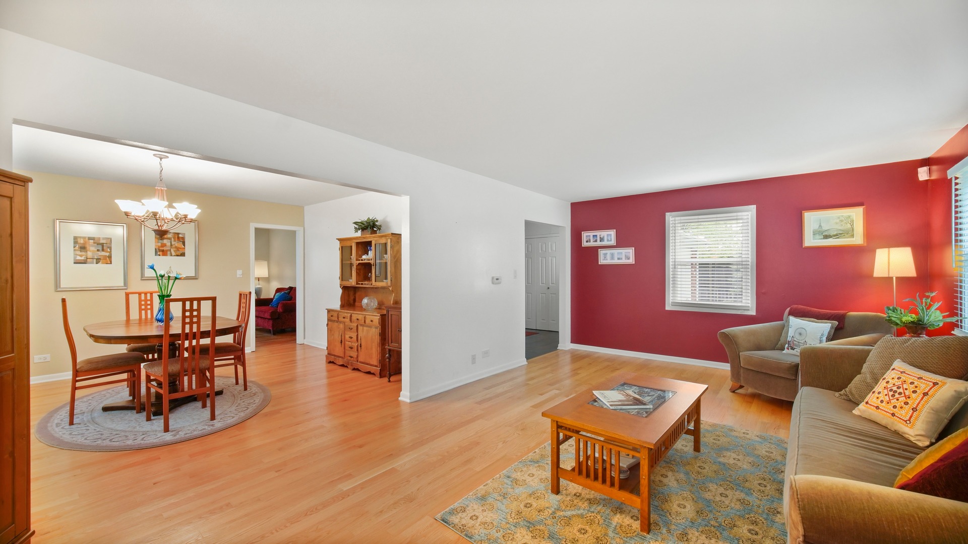 30 Timber Hill Road Buffalo Grove, IL 60089 - Photo 3 of 23 a living room with furniture and wooden floor