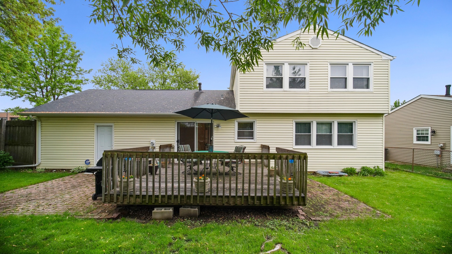 30 Timber Hill Road Buffalo Grove, IL 60089 - Photo 21 of 23 a front view of a house with a garden