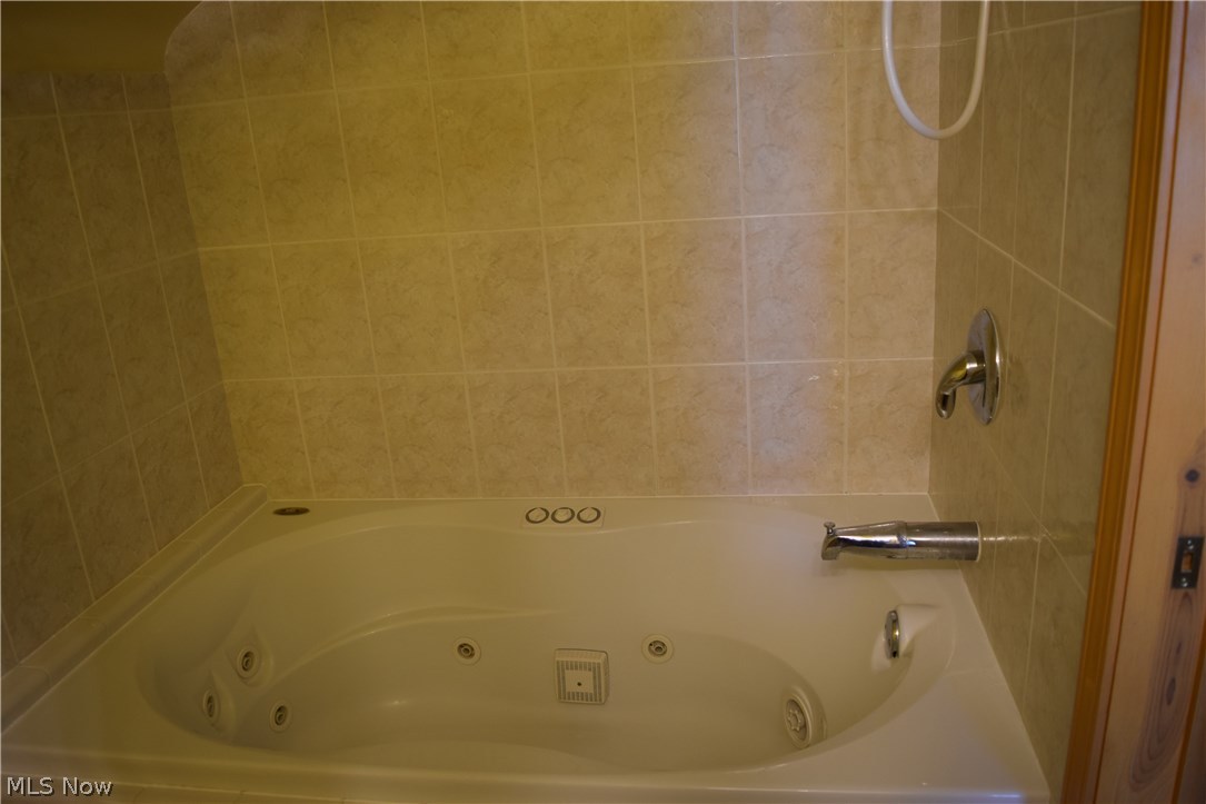 6438 Keltonshire Road Parma, OH 44129 - Photo 20 of 27