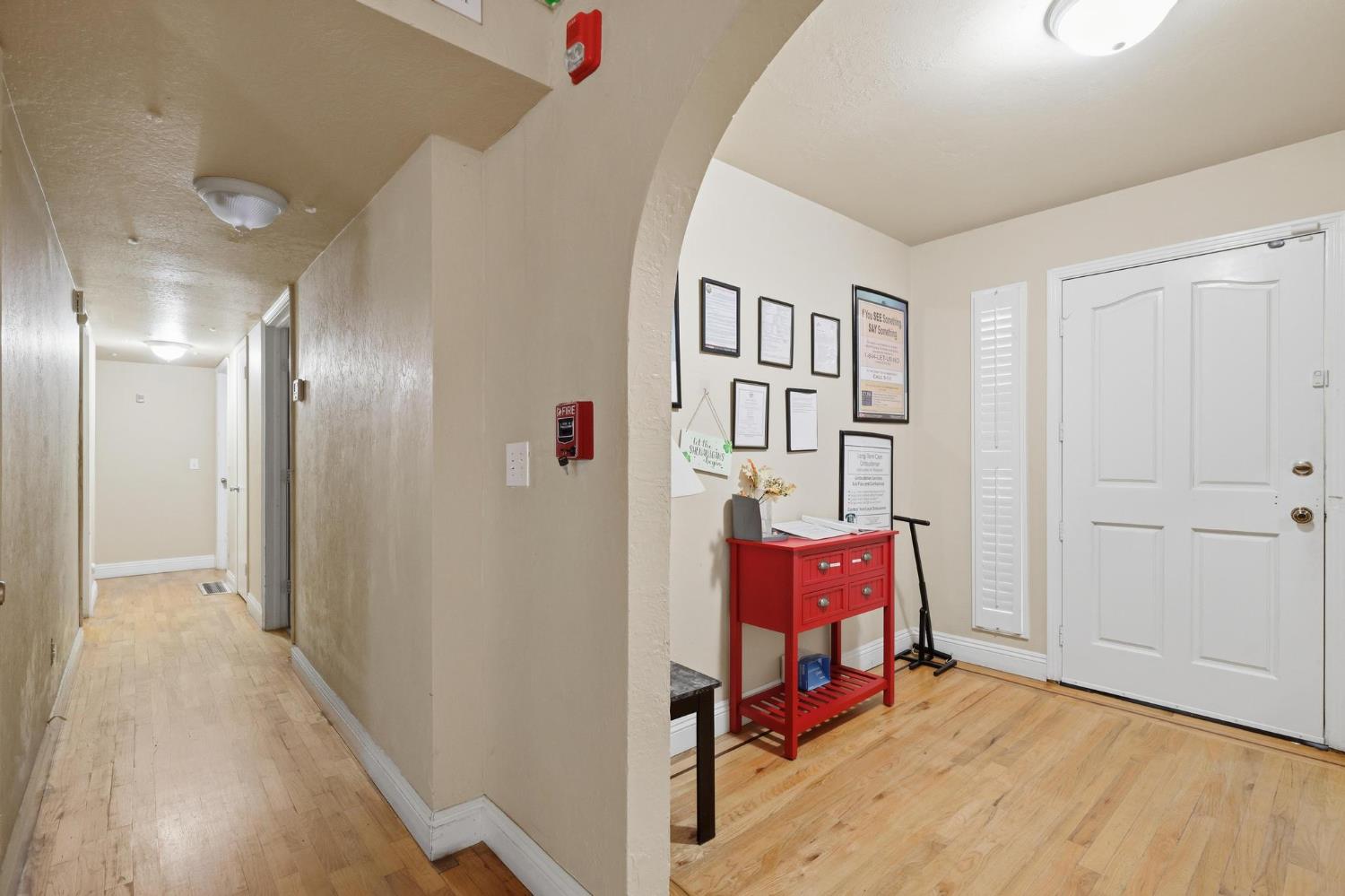 920 Bogue Road Yuba City, CA 95991 - Photo 5 of 26 Formal entry and hall