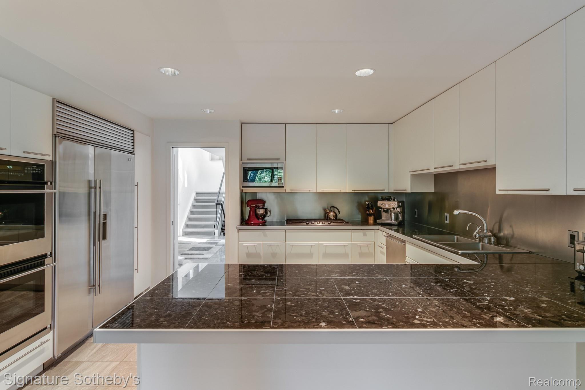 4737 Stoneleigh Road Bloomfield Hills, MI 48302 - Photo 12 of 46 IMG_0396.jpg