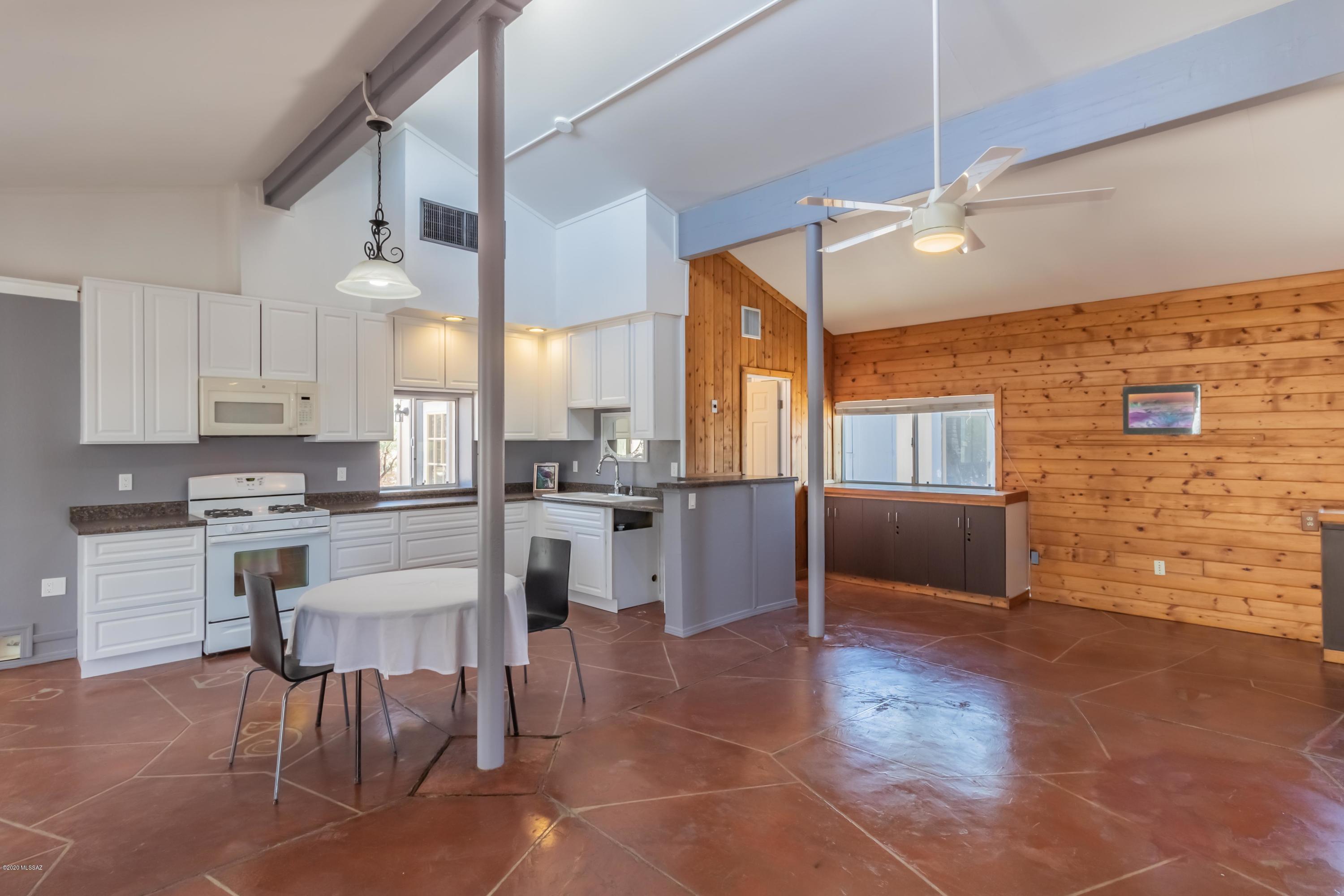 6250 North Pear Tree Road Tucson, AZ 85743 - Photo 1 of 27 Gallery Image 1